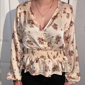 Peachy flowery p plum top